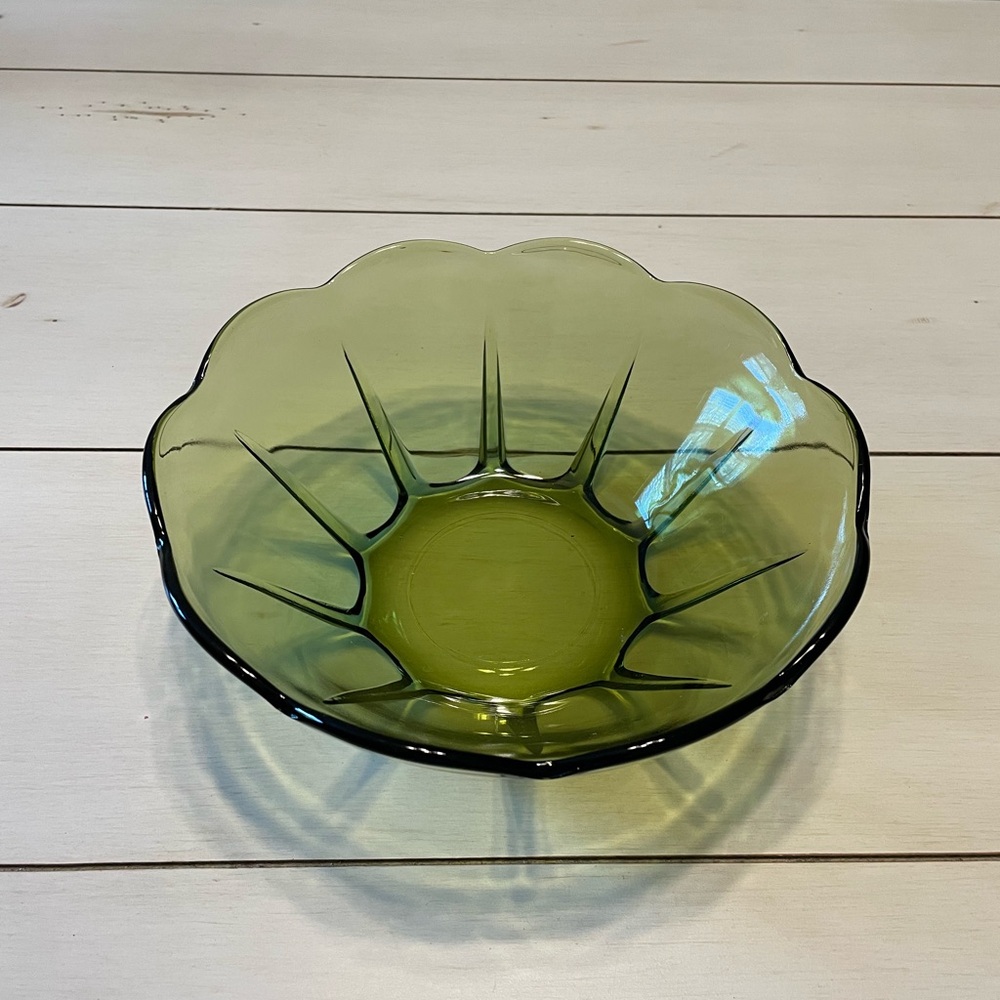 Vintage Anchor Hocking Swedish Modern Tulip Petal Serving Bowl Avocado Green